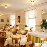 Готель Westend