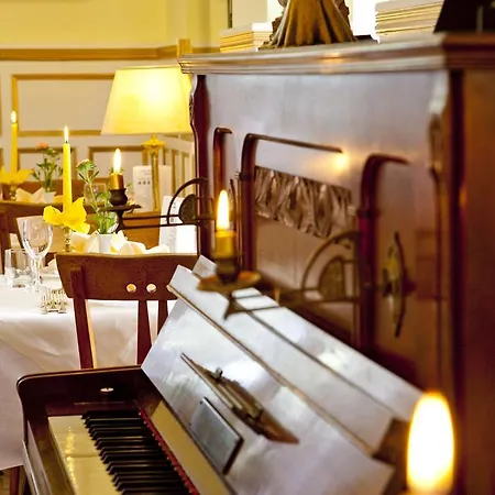 Отель Westend 3*