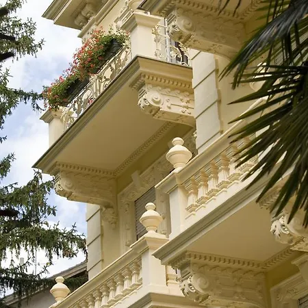 Отель Westend 3*